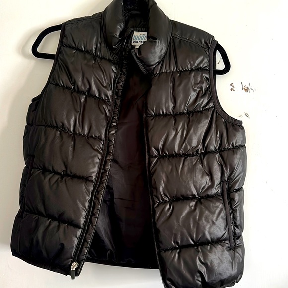 Old Navy Black Puffer Vest - Picture 1 of 3